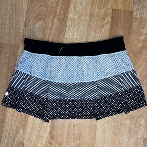 Lululemon Black & White Rare Skirt Size 12 Regular